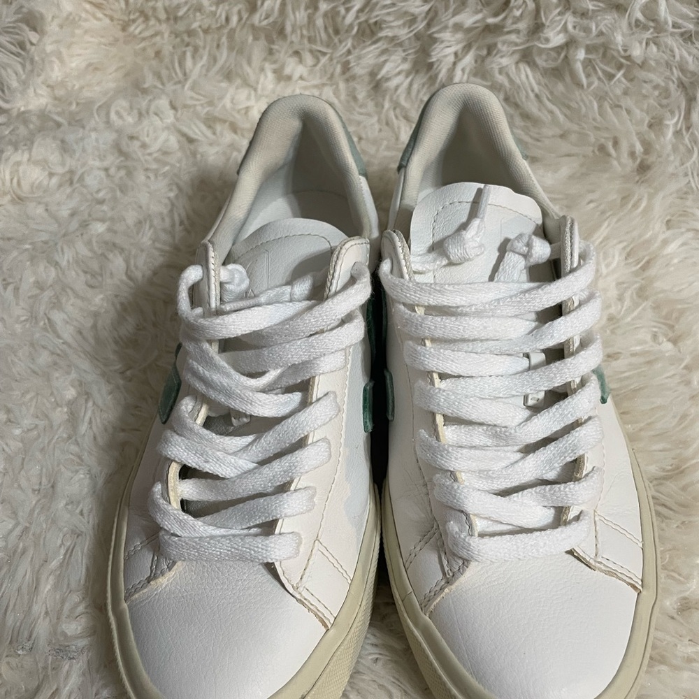 Veja Campo Sneaker - Picture 2 of 7